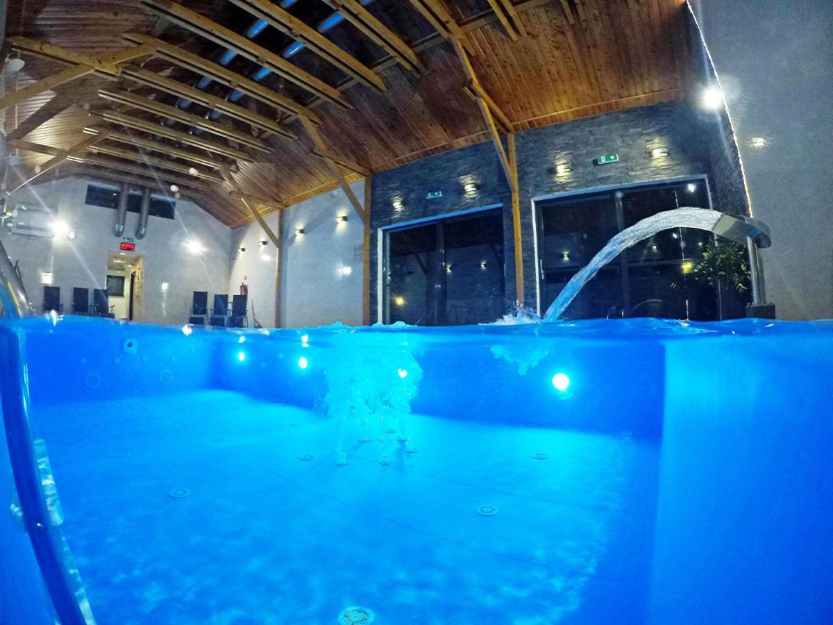 Typton Hotel&Spa Medzilaborce エクステリア 写真