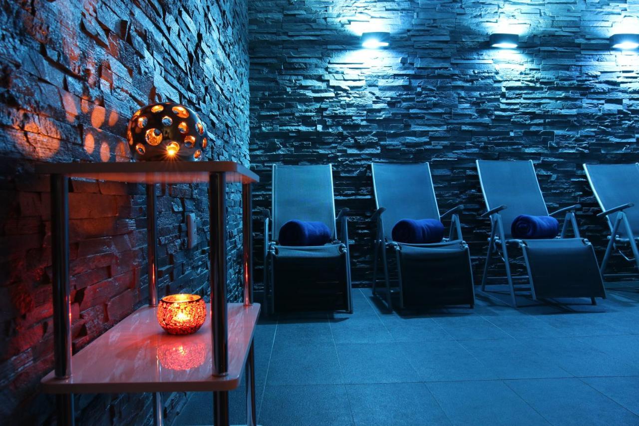 Typton Hotel&Spa Medzilaborce エクステリア 写真