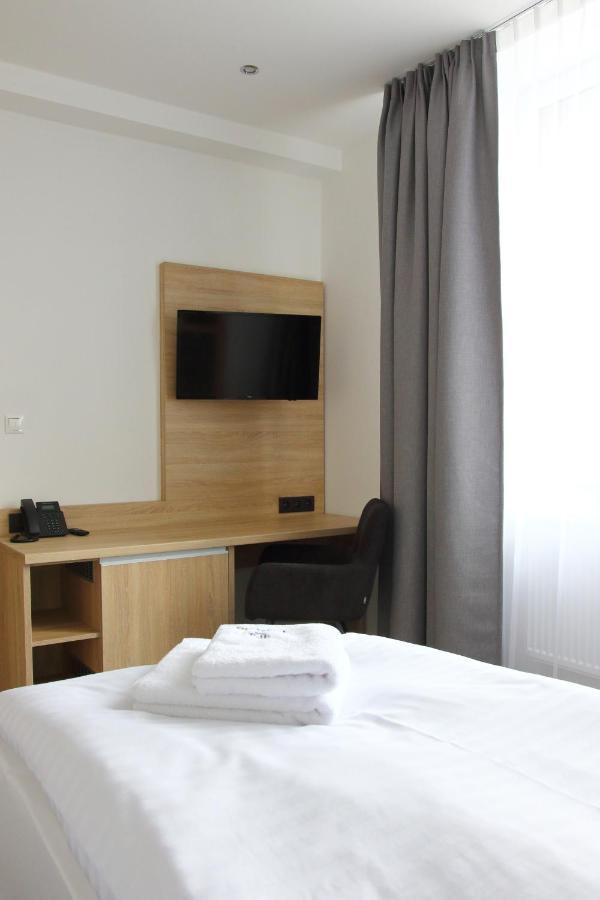 Typton Hotel&Spa Medzilaborce エクステリア 写真