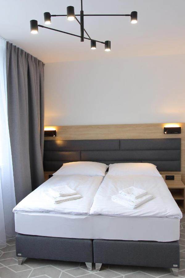 Typton Hotel&Spa Medzilaborce エクステリア 写真