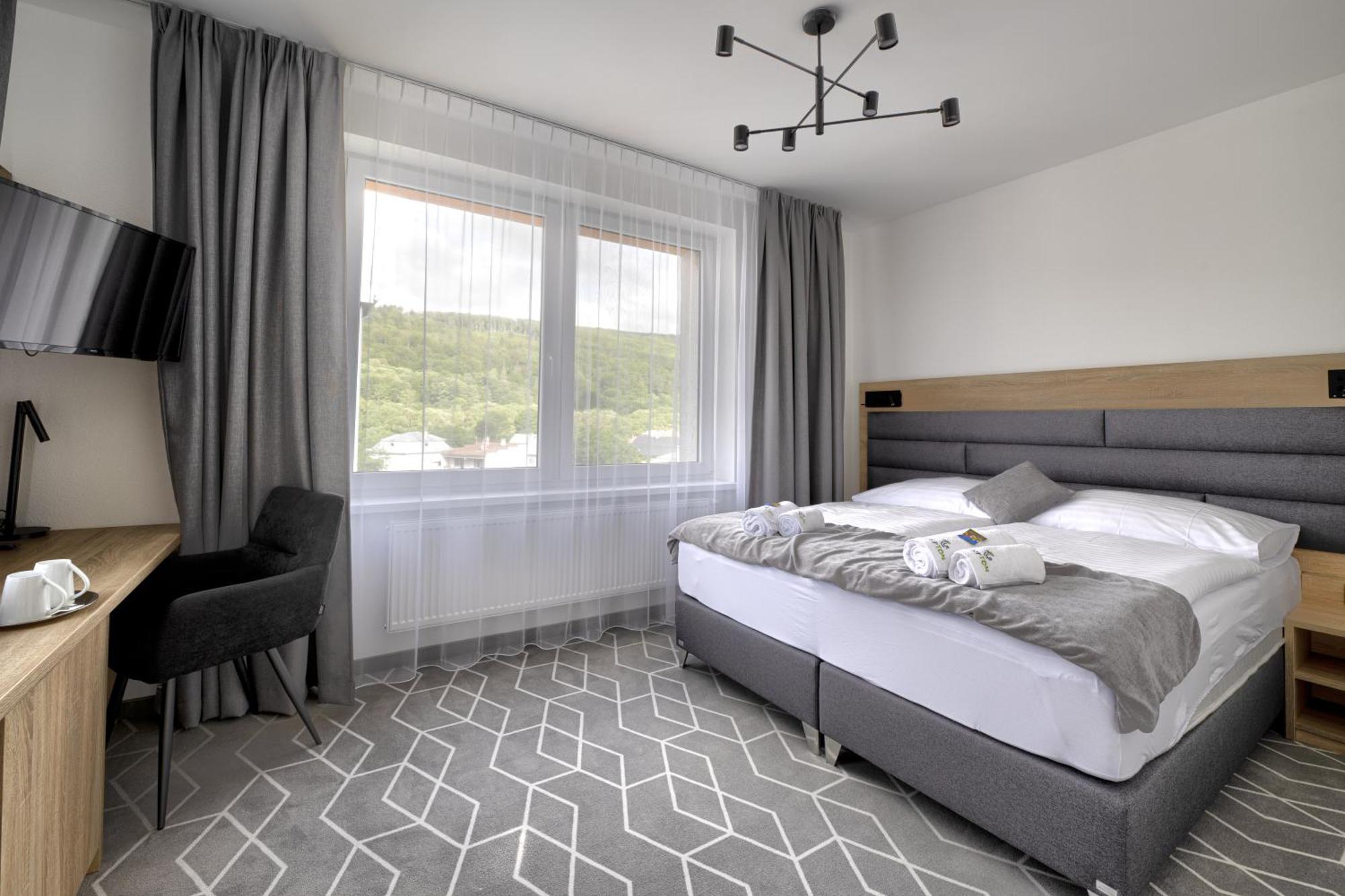 Typton Hotel&Spa Medzilaborce エクステリア 写真