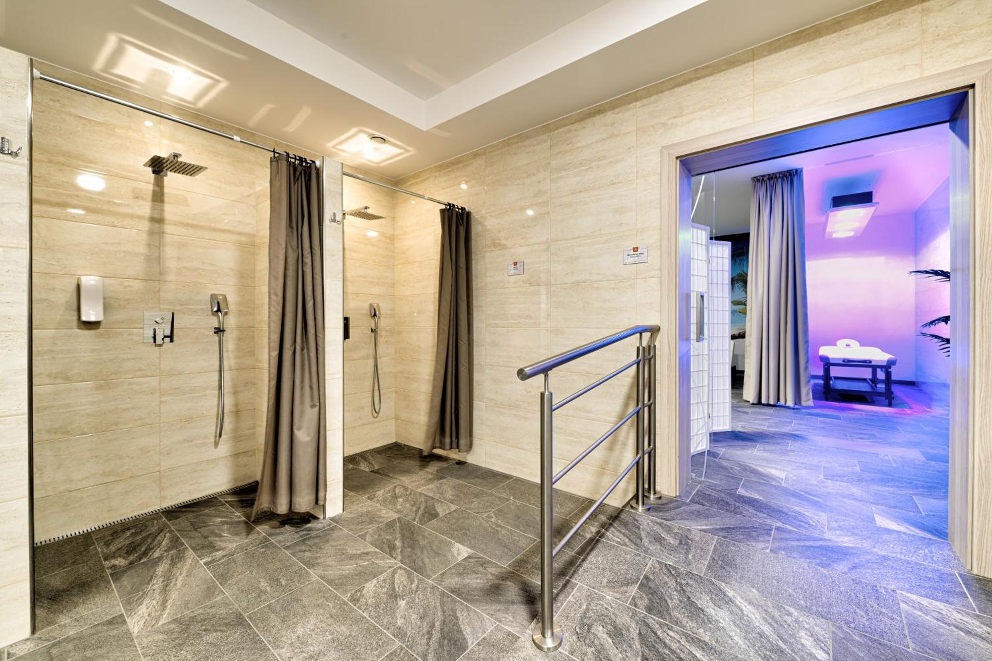 Typton Hotel&Spa Medzilaborce エクステリア 写真