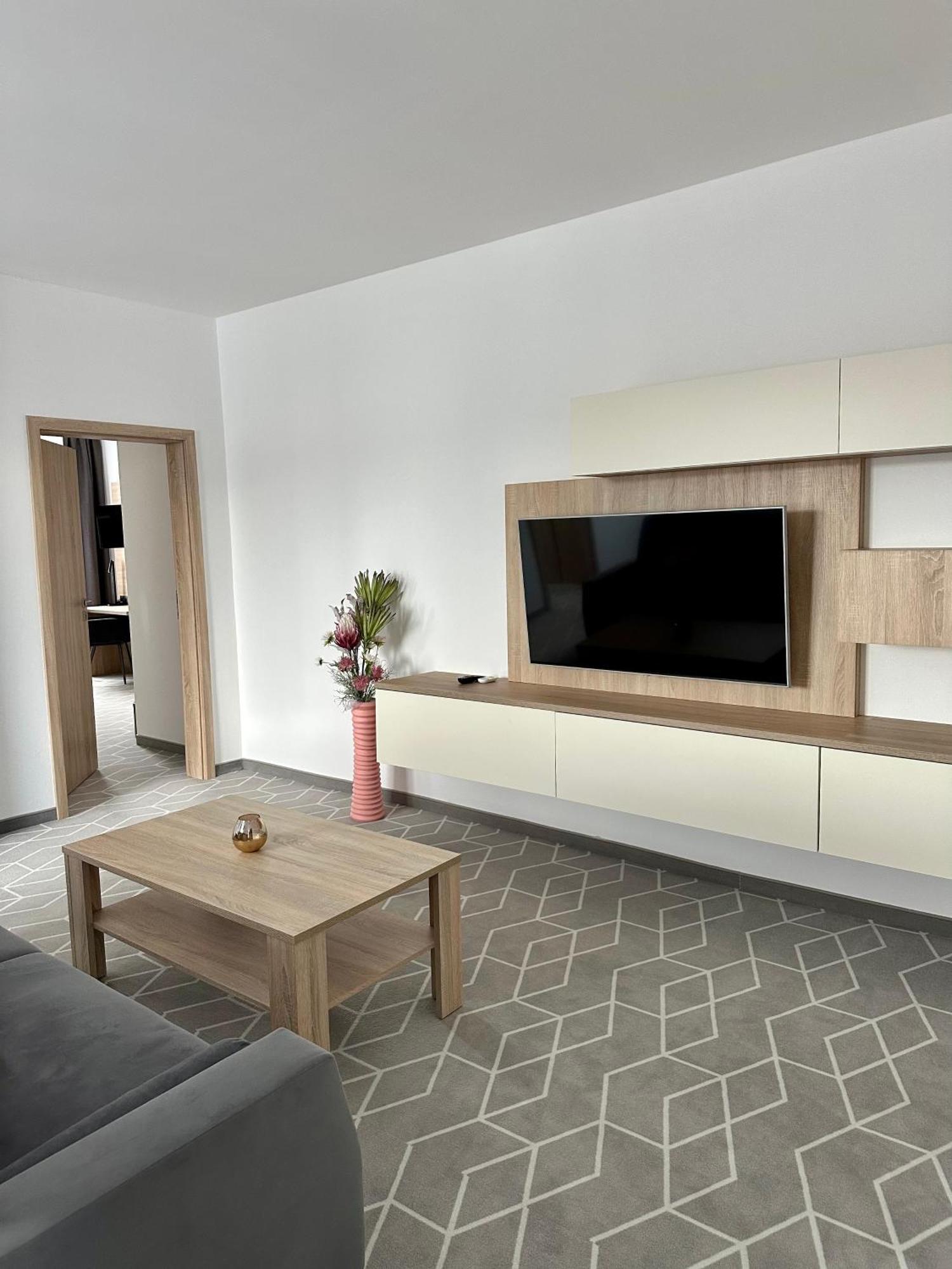 Typton Hotel&Spa Medzilaborce エクステリア 写真
