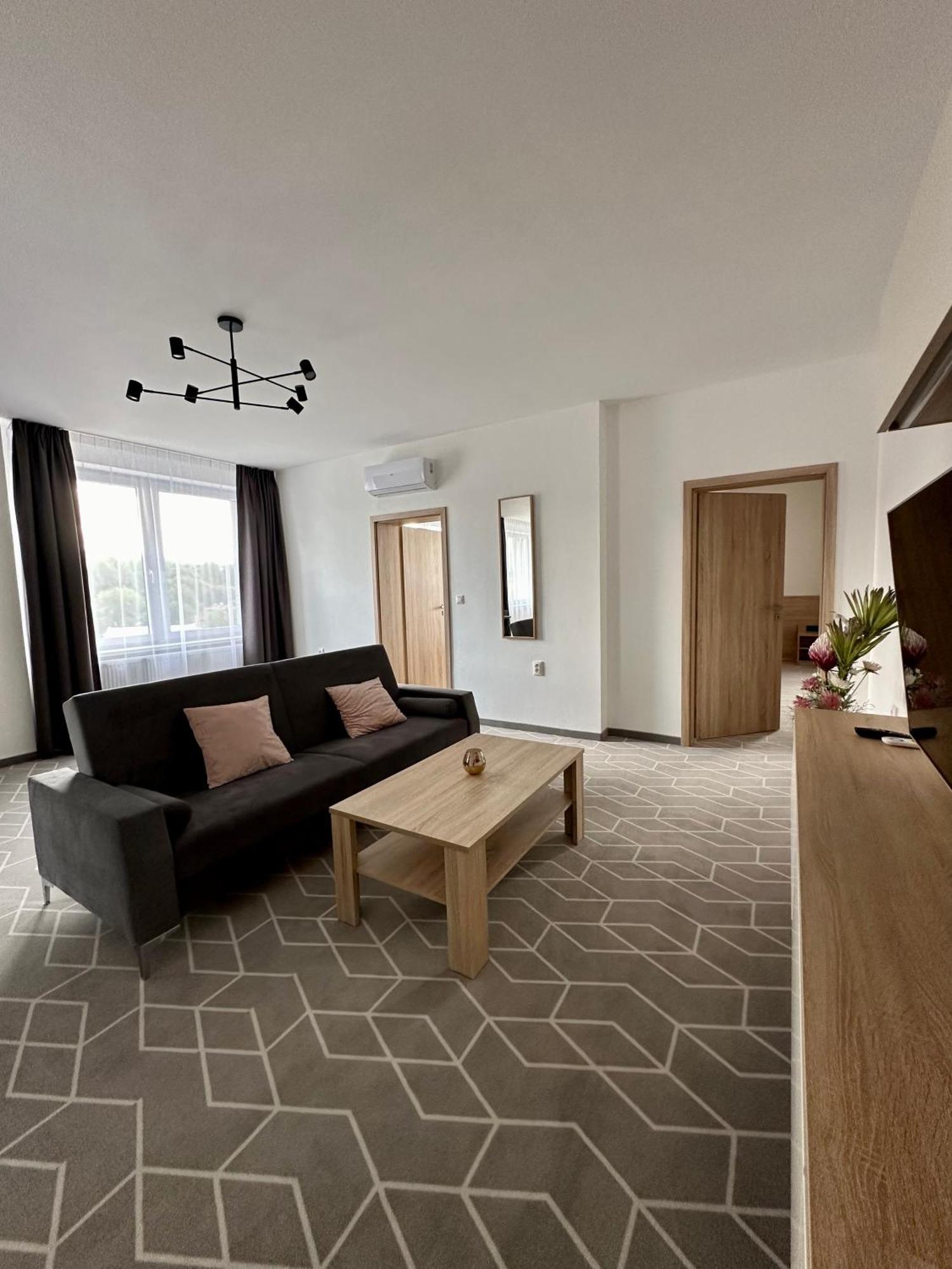 Typton Hotel&Spa Medzilaborce エクステリア 写真