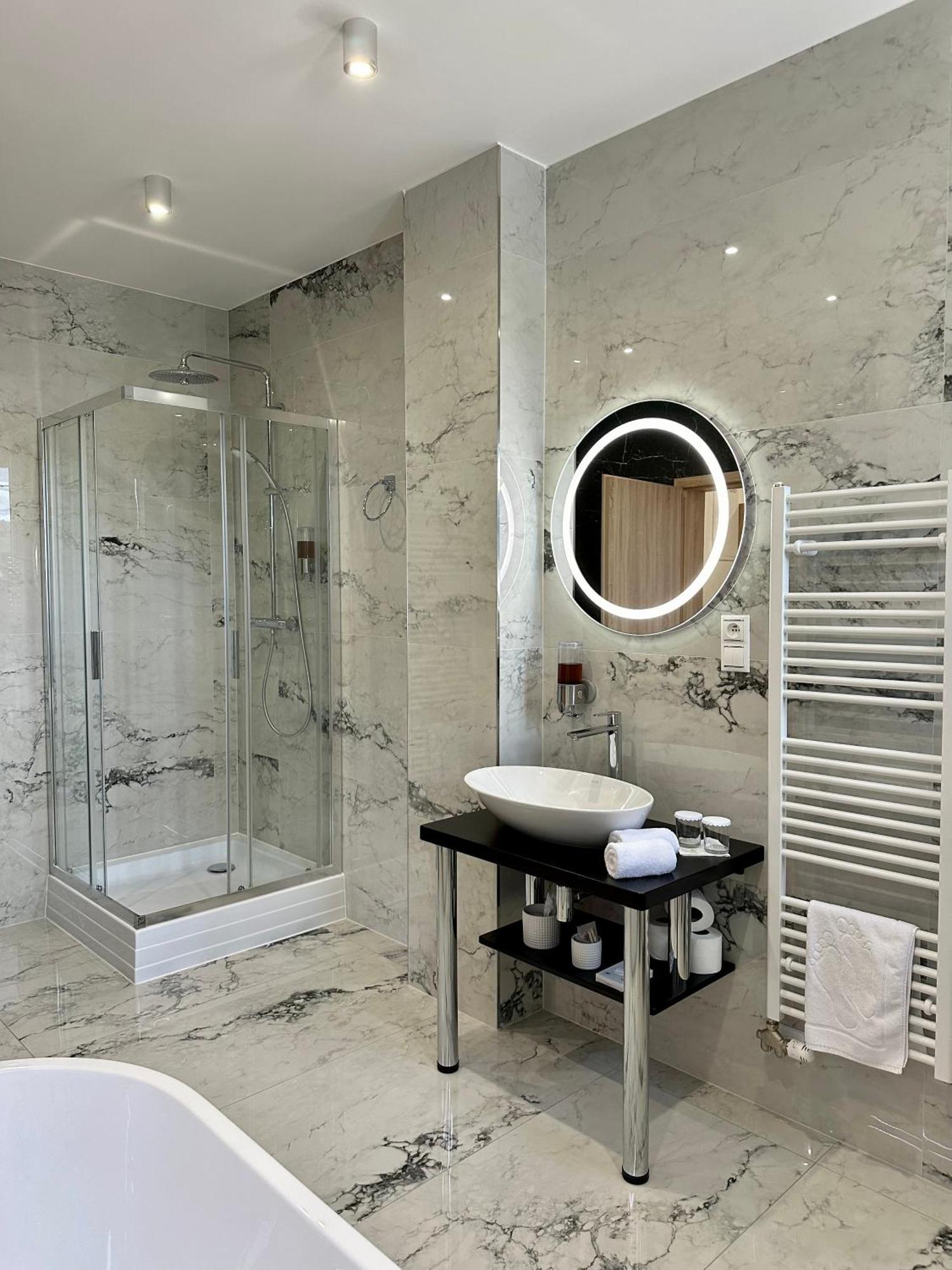 Typton Hotel&Spa Medzilaborce エクステリア 写真