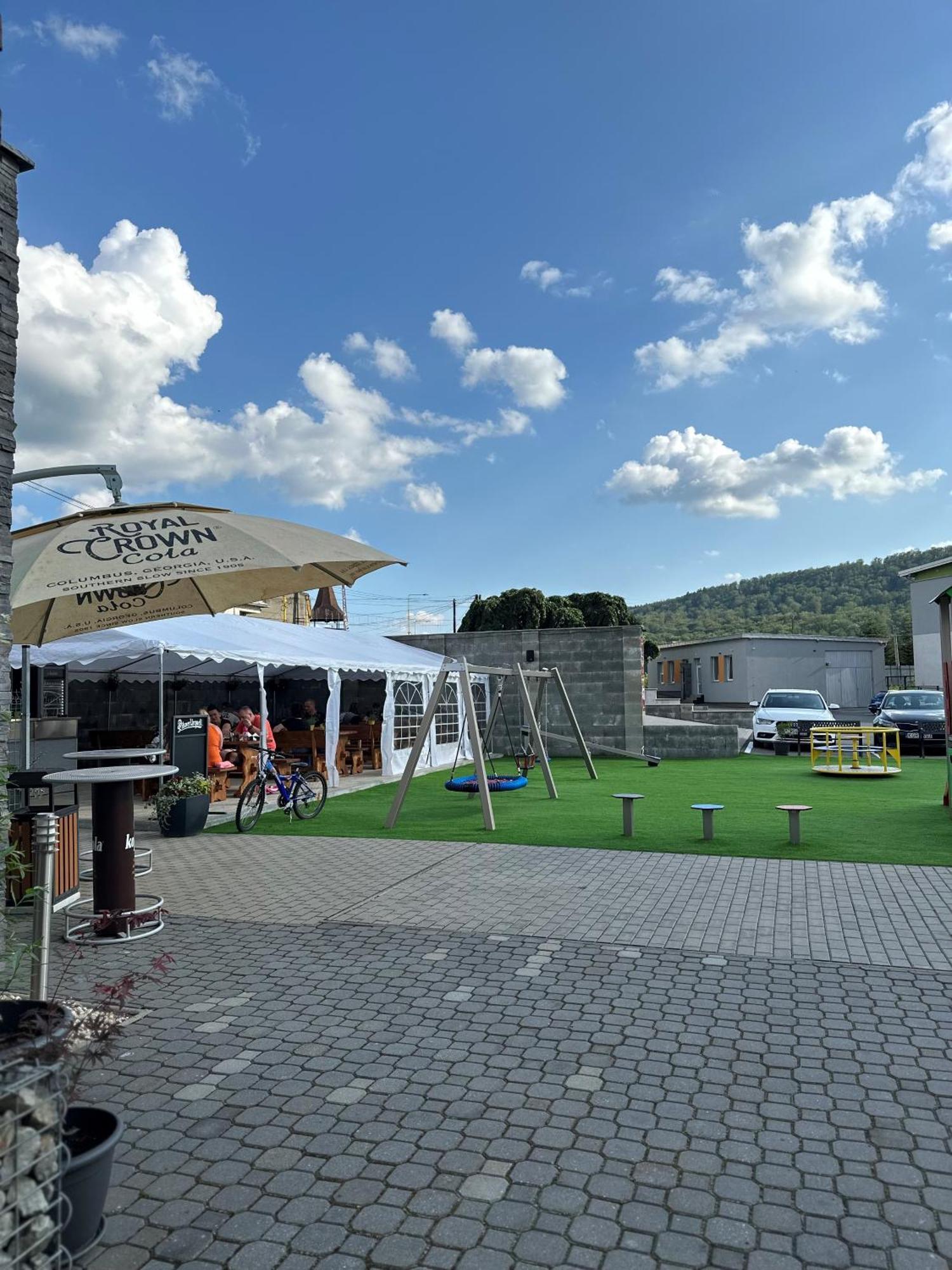 Typton Hotel&Spa Medzilaborce エクステリア 写真